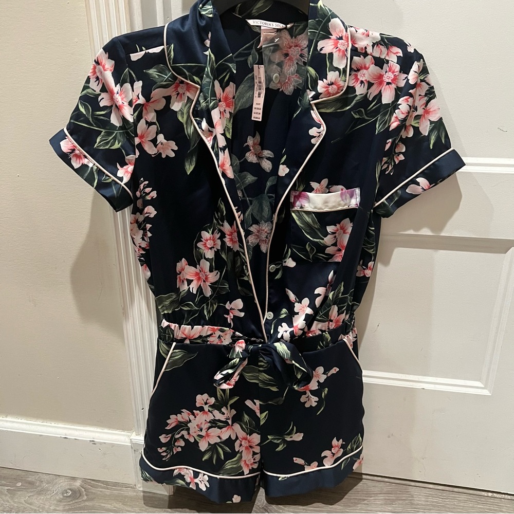 Victoria Secret Floral pajama never worn